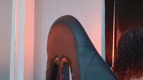 Ella Sanders online show from 25, 3, 2026