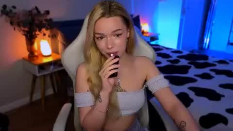 Snapshot of ellatwox chatting on 10, 7, 2026 Ella online show from 10, 7, 2026