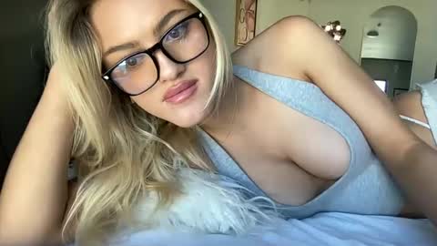 Snapshot of ellaxxrose chatting on 5, 12, 2024 ellaxxrose online show from 5, 12, 2024