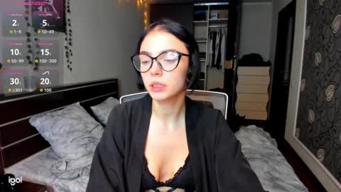 Snapshot of elle_blair chatting on 5, 11, 2025 Luna online show from 5, 11, 2025