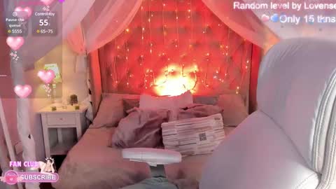 Snapshot of ellie_jhonson_ chatting on 6, 3, 2025  Ellie Jhonson  online show from 6, 3, 2025