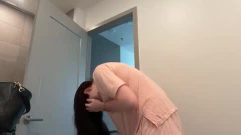 Snapshot of elliebrooksss chatting on 11, 3, 2026 ellie online show from 11, 3, 2026