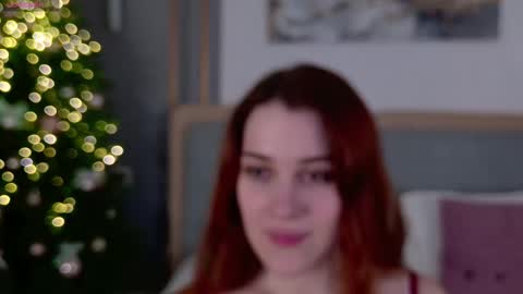 EllieLarson online show from 4, 12, 2025