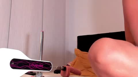 Snapshot of elliesantos_ chatting on 12, 6, 2026 Ellie Santos online show from 12, 6, 2026