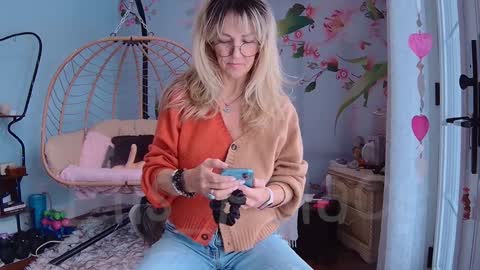 Ella Bella Bo Bella online show from 25, 1, 2025