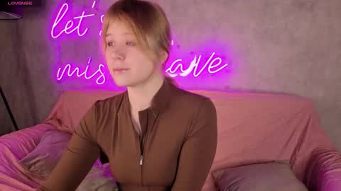 ellya_castro online show from 9, 11, 2025