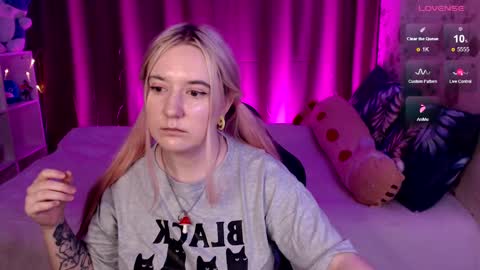 Snapshot of elovinora chatting on 31, 12, 2024 Ela give me a thumbs up if you like it and this is important for the development of the account online show from 31, 12, 2024