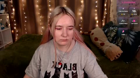 Snapshot of elovinora chatting on 3, 1, 2025 Ela give me a thumbs up if you like it and this is important for the development of the account online show from 3, 1, 2025