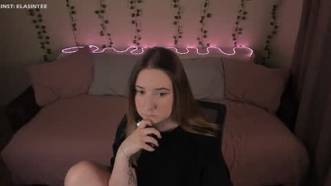 Snapshot of elovinora chatting on 21, 3, 2026 Ela give me a thumbs up if you like it and this is important for the development of the account online show from 21, 3, 2026