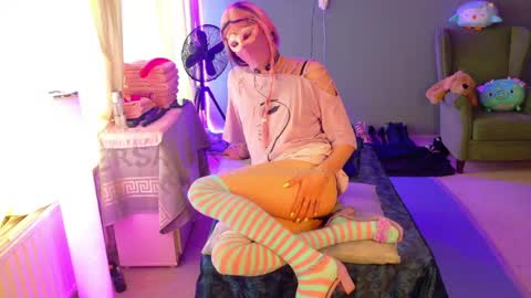 Snapshot of elowenstarshade chatting on 10, 5, 2026 ElowenStarshade online show from 10, 5, 2026