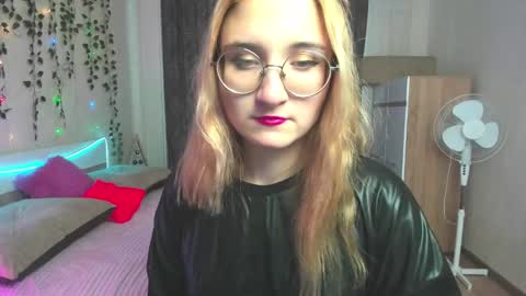 Snapshot of elsa_hot_here chatting on 10, 12, 2024 Elsa online show from 10, 12, 2024