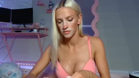 Snapshot of elsa_may chatting on 24, 4, 2026 elsa_may online show from 24, 4, 2026