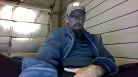 Snapshot of elwooood7 chatting on 19, 4, 2026 elwooood7 online show from 19, 4, 2026
