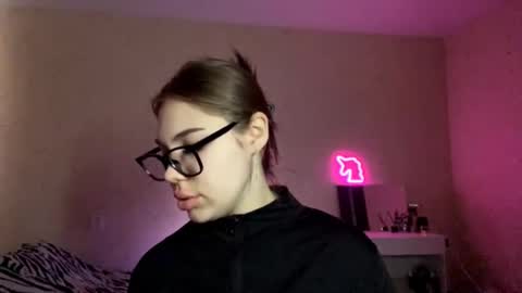 Monica online show from 5, 3, 2026