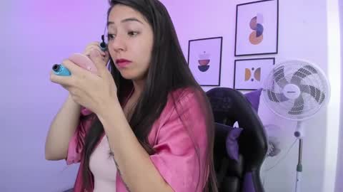 Ema louisx  online show from 8, 1, 2025