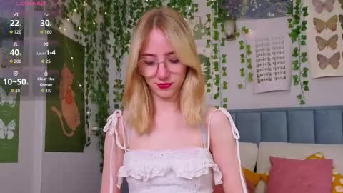 Snapshot of emacalim_ chatting on 4, 2, 2026 Emma online show from 4, 2, 2026