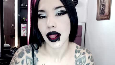 Emerald Black online show from 24, 2, 2025