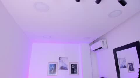 emelie_89 online show from 25, 2, 2025