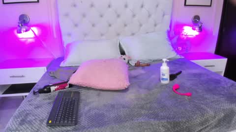 Snapshot of emelie_ch_ chatting on 6, 12, 2024 Emily  online show from 6, 12, 2024