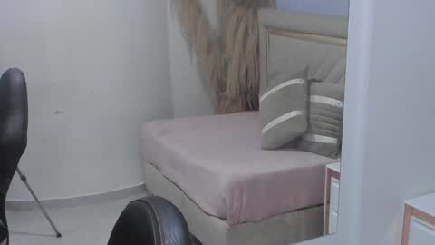 Snapshot of emelie_ch_ chatting on 11, 12, 2024 Emily  online show from 11, 12, 2024