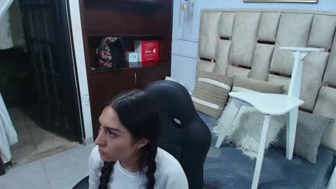 Snapshot of emelie_ch_ chatting on 17, 1, 2025 Emily  online show from 17, 1, 2025