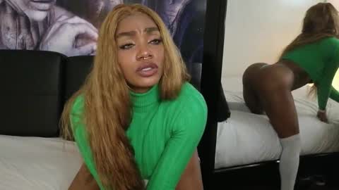 anyelii  online show from 28, 11, 2025