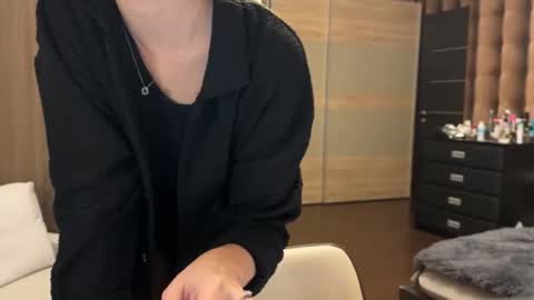 emi__ly online show from 27, 11, 2025