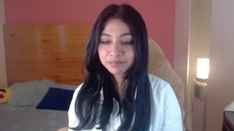 Emi Kiss online show from 6, 8, 2026