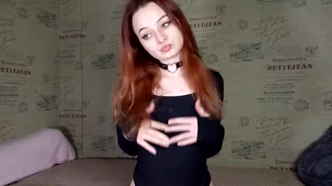 Snapshot of emi_less chatting on 17, 10, 2025 Emi online show from 17, 10, 2025