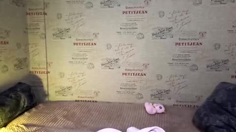 Snapshot of emi_less chatting on 14, 12, 2025 Emi online show from 14, 12, 2025