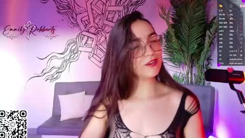Snapshot of emi_roberts chatting on 30, 4, 2026 Emmily Roberts online show from 30, 4, 2026