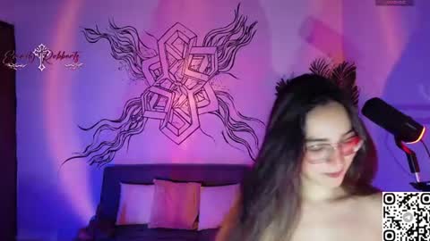 Snapshot of emi_roberts chatting on 11, 6, 2026 Emmily Roberts online show from 11, 6, 2026