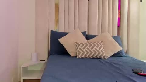 emi_royse online show from 12, 9, 2025