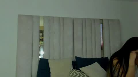 Snapshot of emi_royse chatting on 20, 5, 2026 emi_royse online show from 20, 5, 2026