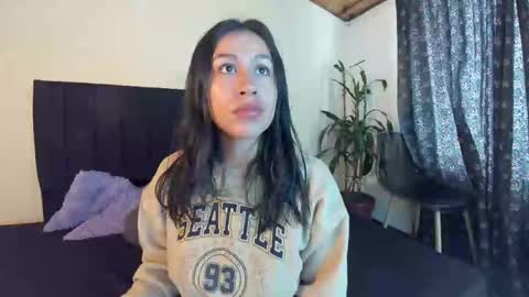 Emilia Gomez online show from 11, 3, 2025