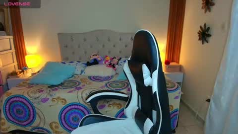 emiily_skinny online show from 20, 7, 2026