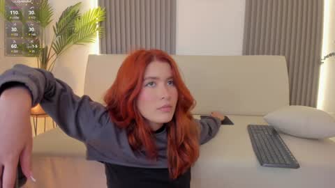 Snapshot of emiilycutex_ chatting on 28, 12, 2024 online show from 28, 12, 2024