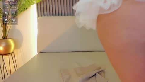 Snapshot of emiilycutex_ chatting on 9, 1, 2025 online show from 9, 1, 2025