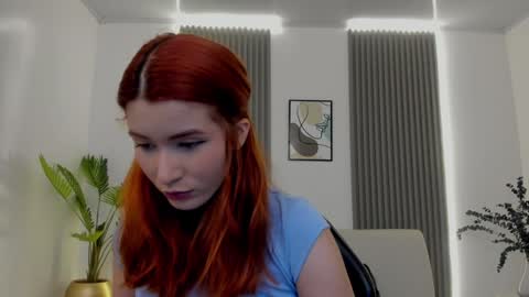Snapshot of emiilycutex_ chatting on 10, 1, 2025 online show from 10, 1, 2025