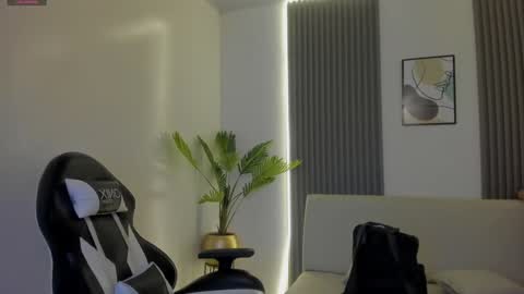 Snapshot of emiilycutex_ chatting on 15, 1, 2025 online show from 15, 1, 2025