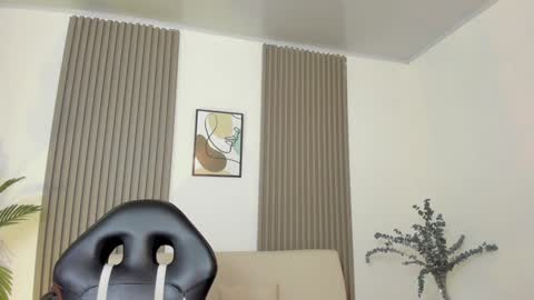 Snapshot of emiilycutex_ chatting on 25, 1, 2025 online show from 25, 1, 2025