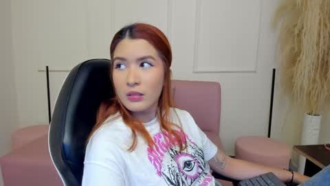 Snapshot of emiilycutex_ chatting on 6, 2, 2025 online show from 6, 2, 2025