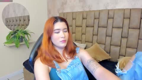 Snapshot of emiilycutex_ chatting on 11, 2, 2025 online show from 11, 2, 2025