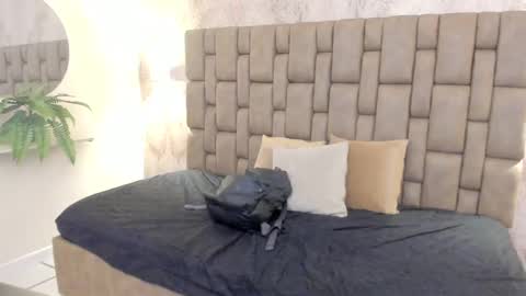 Snapshot of emiilycutex_ chatting on 15, 2, 2025 online show from 15, 2, 2025