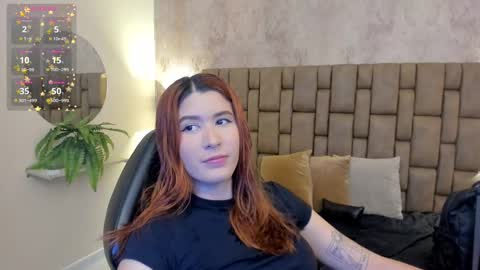 Snapshot of emiilycutex_ chatting on 19, 2, 2025 online show from 19, 2, 2025