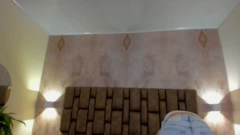 Snapshot of emiilycutex_ chatting on 1, 3, 2025 online show from 1, 3, 2025