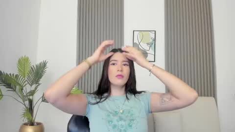 Snapshot of emiilycutex_ chatting on 3, 3, 2025 online show from 3, 3, 2025