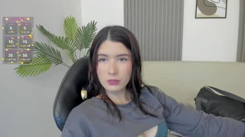 Snapshot of emiilycutex_ chatting on 5, 3, 2025 online show from 5, 3, 2025
