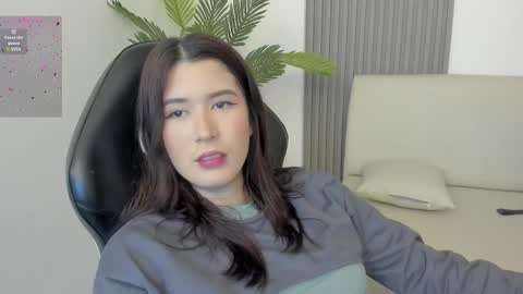 Snapshot of emiilycutex_ chatting on 7, 3, 2025 online show from 7, 3, 2025