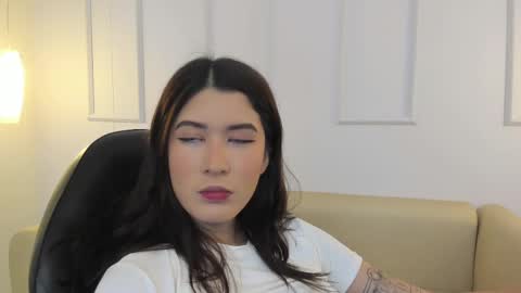Snapshot of emiilycutex_ chatting on 10, 3, 2025 online show from 10, 3, 2025